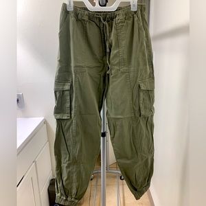 refuge | High-Rise Army Green Cargo Pants | Size: L